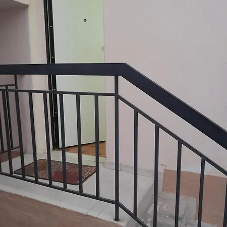 βασιλική θανάσης *