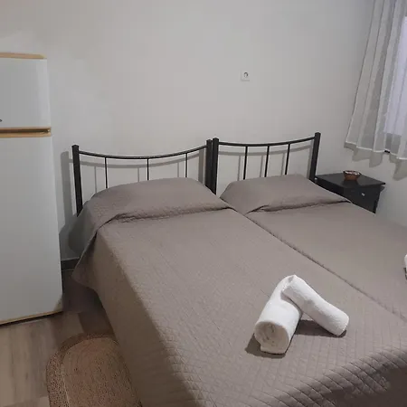 βασιλική θανάσης *