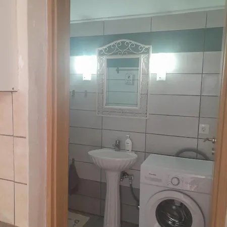 βασιλική θανάσης